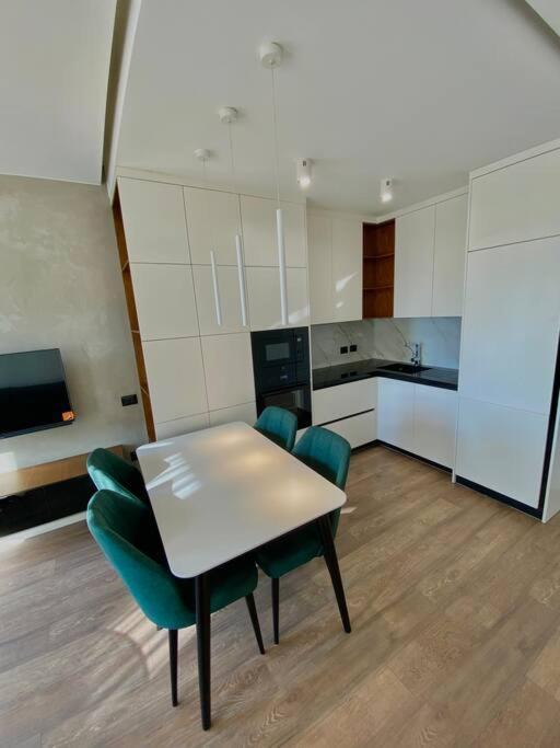 Apartment Lux 02 + Free Parking Post